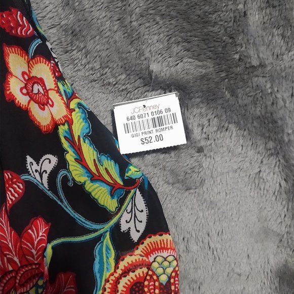 floral shorts jumper. - Picture 3 of 5